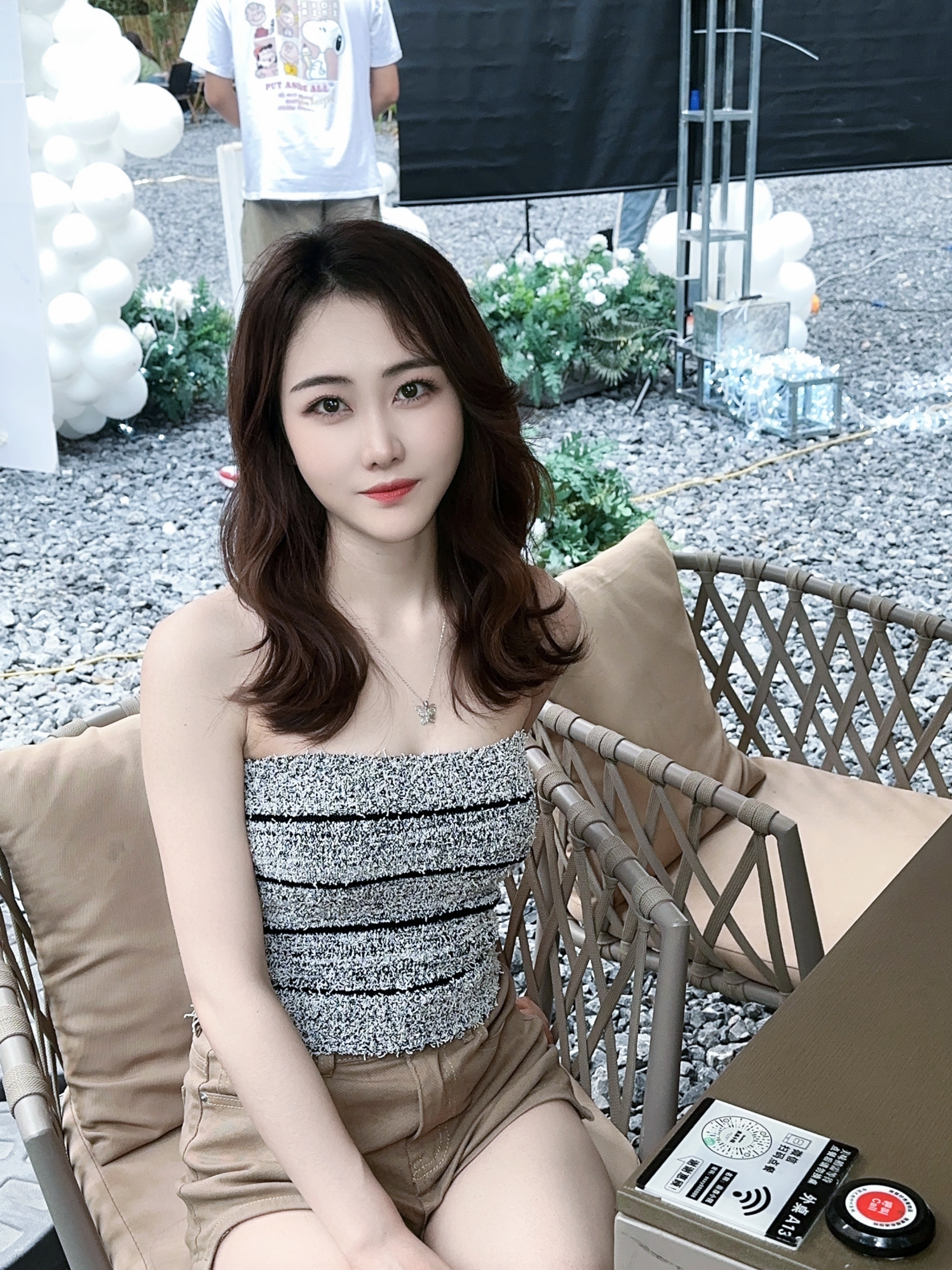 奕露西$唱歌的图片