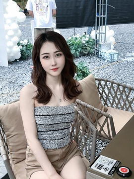 奕露西$唱歌主播照片