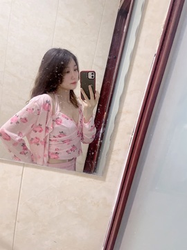 小小♥休主播照片