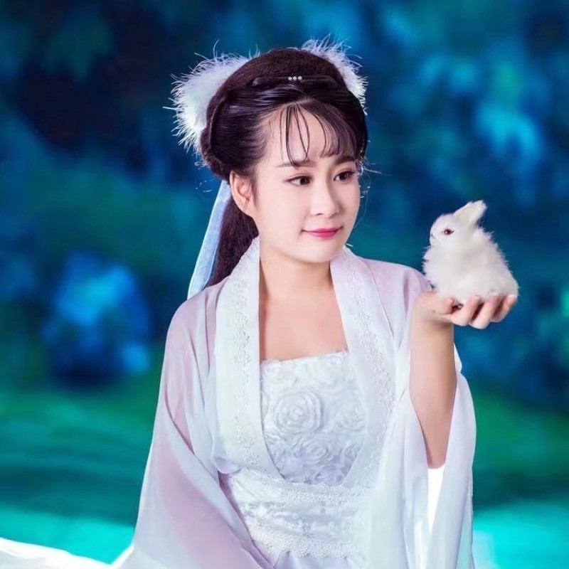 水知道答案~的主播海报