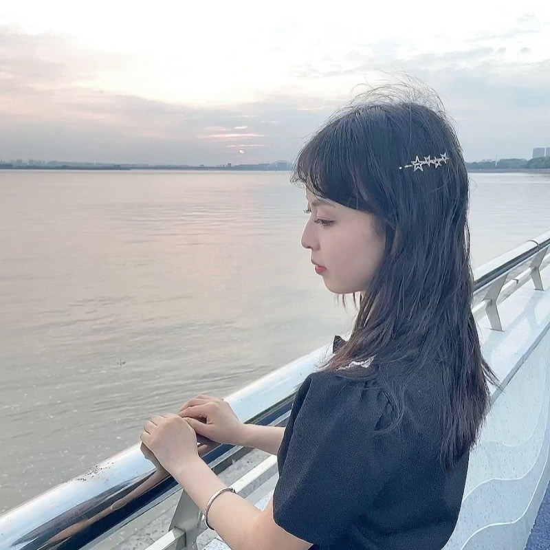 西西hhhh的主播海报