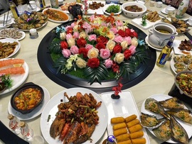 吃个蓝莓的图片