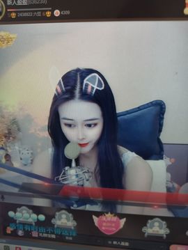 盈盈回家过年主播照片