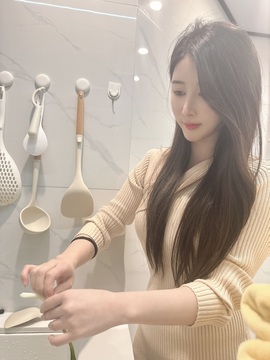 韩冰～9月装修直播间主播照片