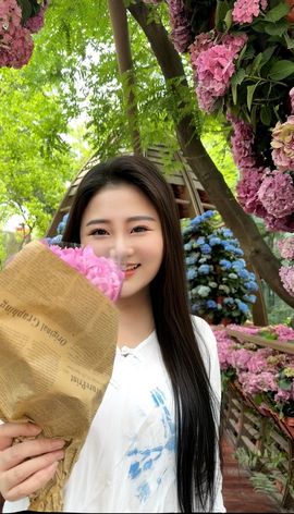 念念不忘🌈休主播照片