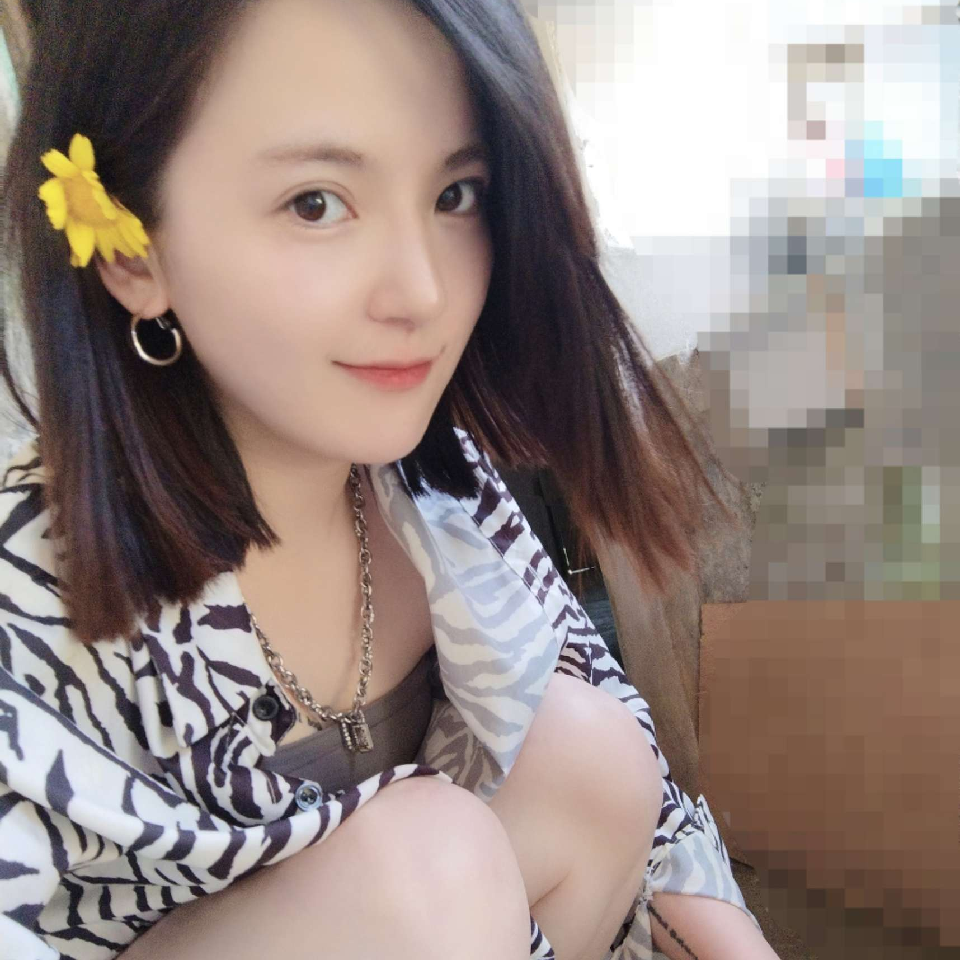 LIRZ🍍海报