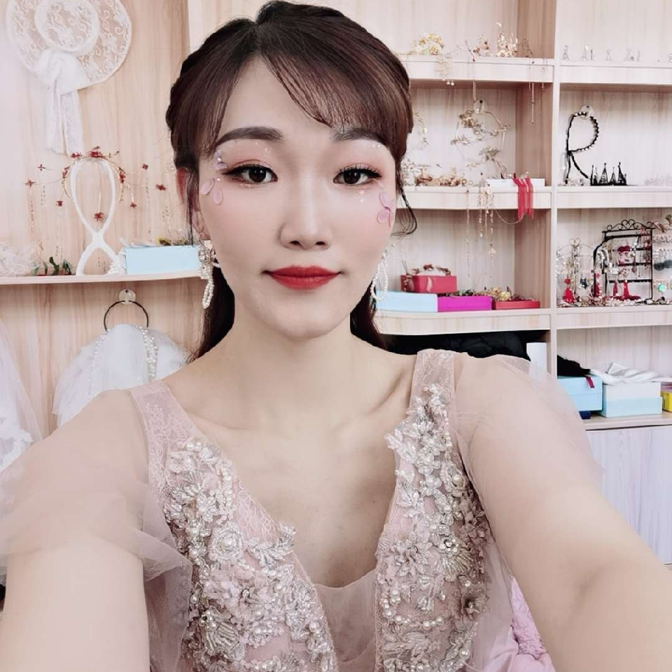 王子.樱花婷海报