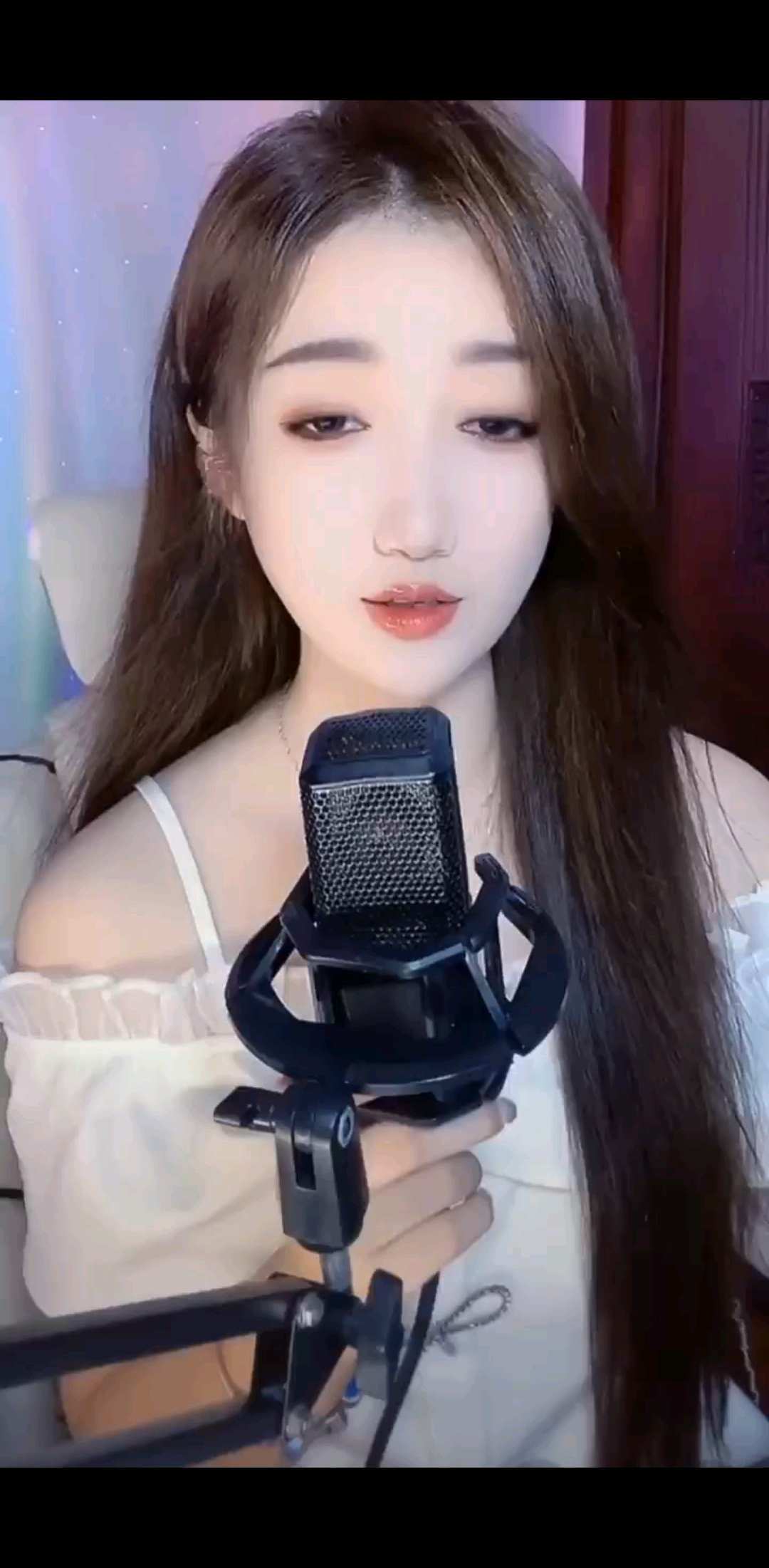 初听不知曲中意，再听