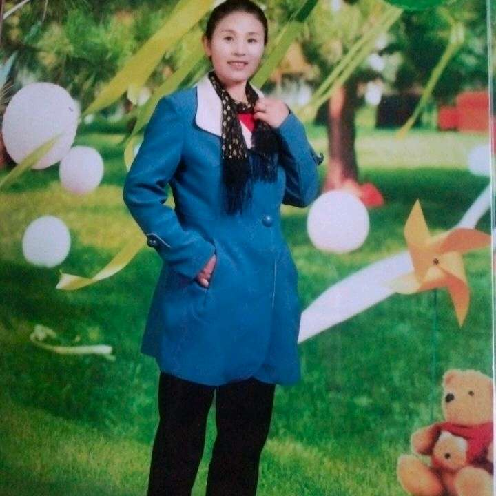 清秀蚯蚓海报