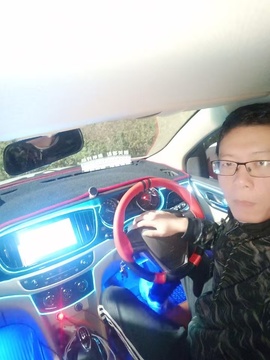 李李家花哥主播照片
