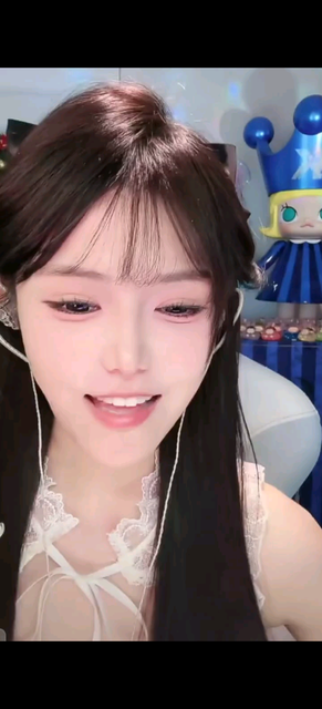 最新甜妹儿舔大哥
