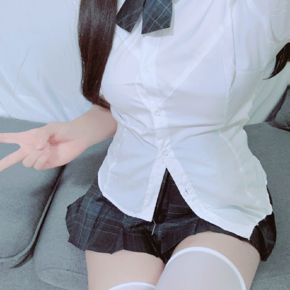 江雾/女大海报