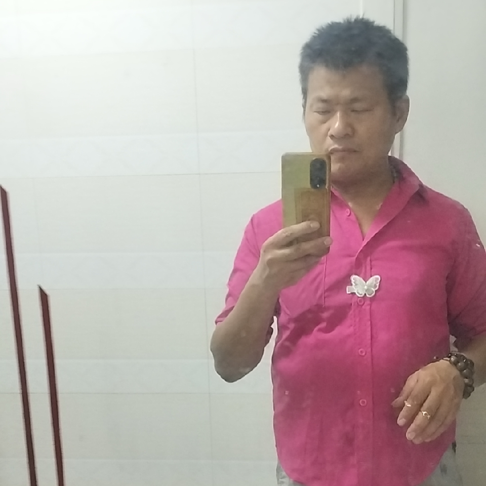 ☣惊恐的小生海报