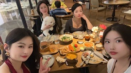 小蝶👑晚上播～的图片