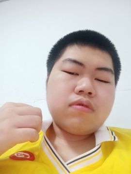丁瀚霖磐繁鳘主播照片