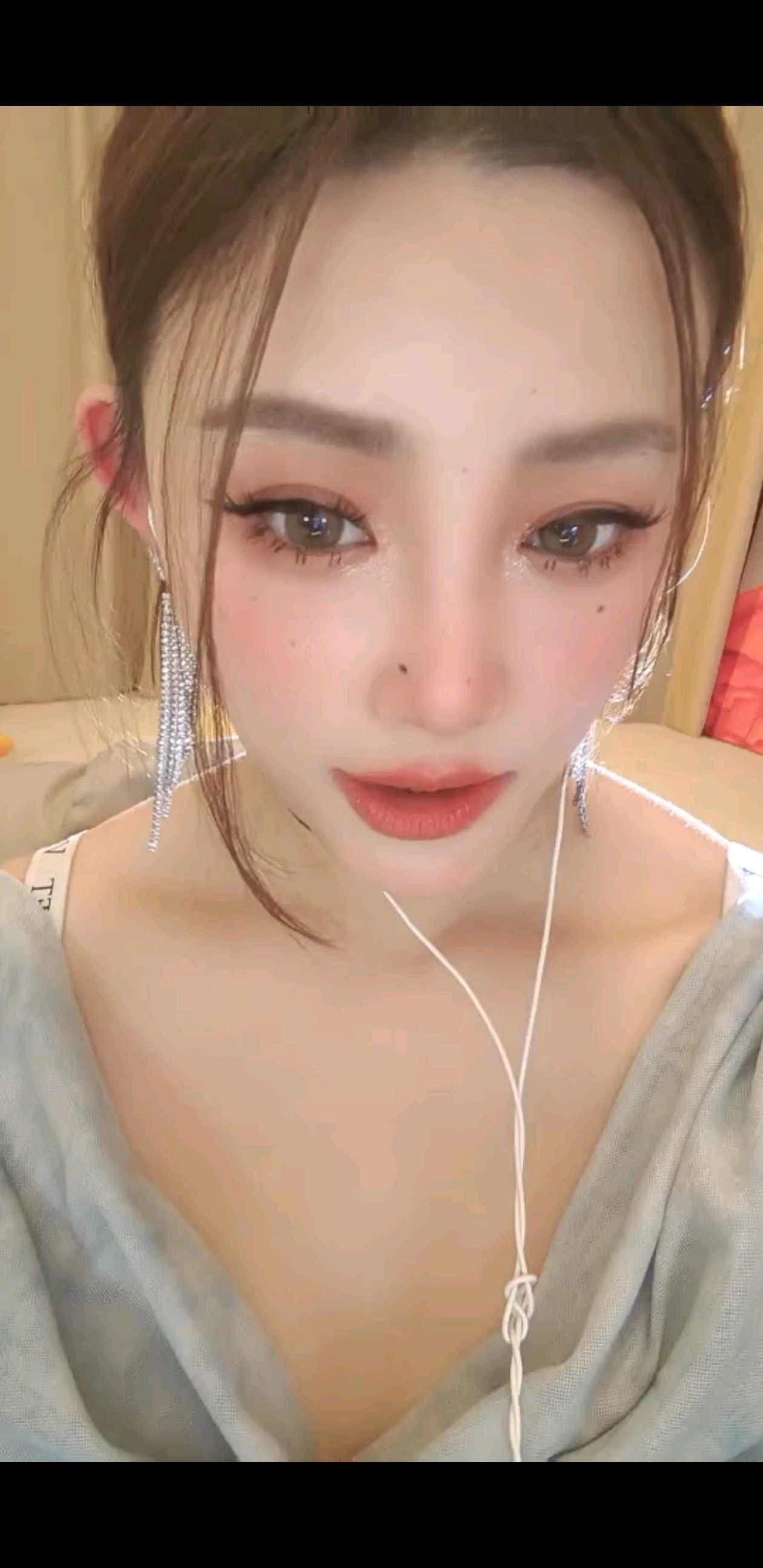 今晚十点直播间不见不