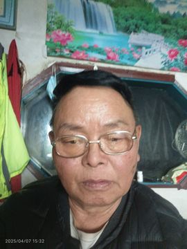 为了生活还在努力的图片