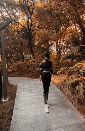 看杂志的蝉_主播照片