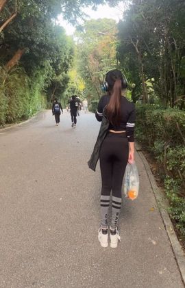 看杂志的蝉_主播照片
