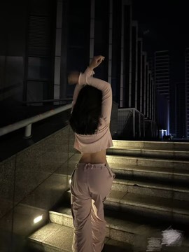 小小五月好运主播照片