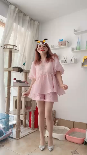 白天有说有笑，晚上睡