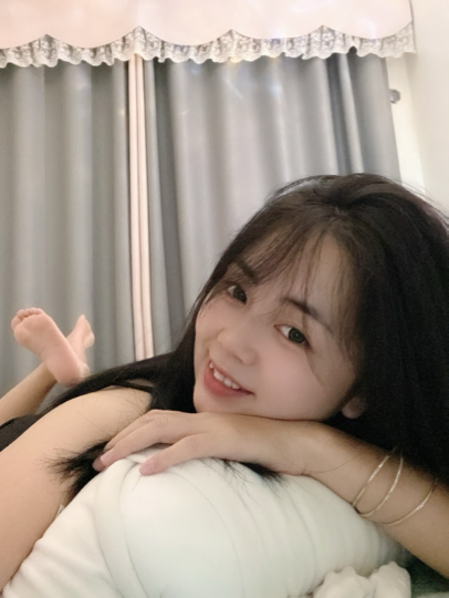 卿尔🌈✨海报