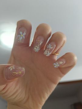 爱编绳的美女主播照片