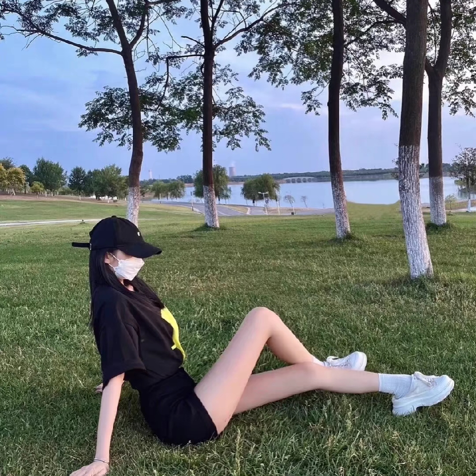 瑶瑶/🐷不负遇见海报