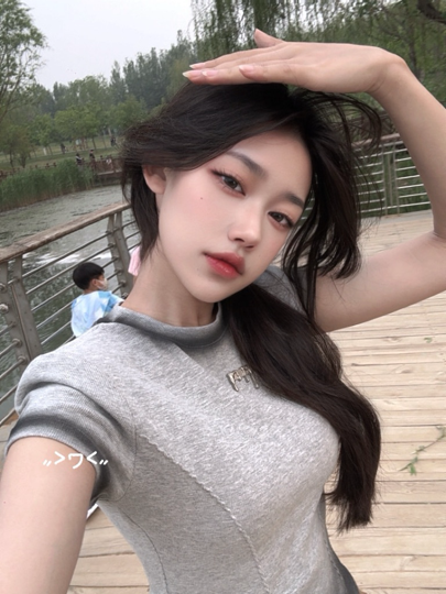 清倚🎏海报