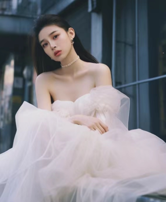 💋这个妞美爆了的图片