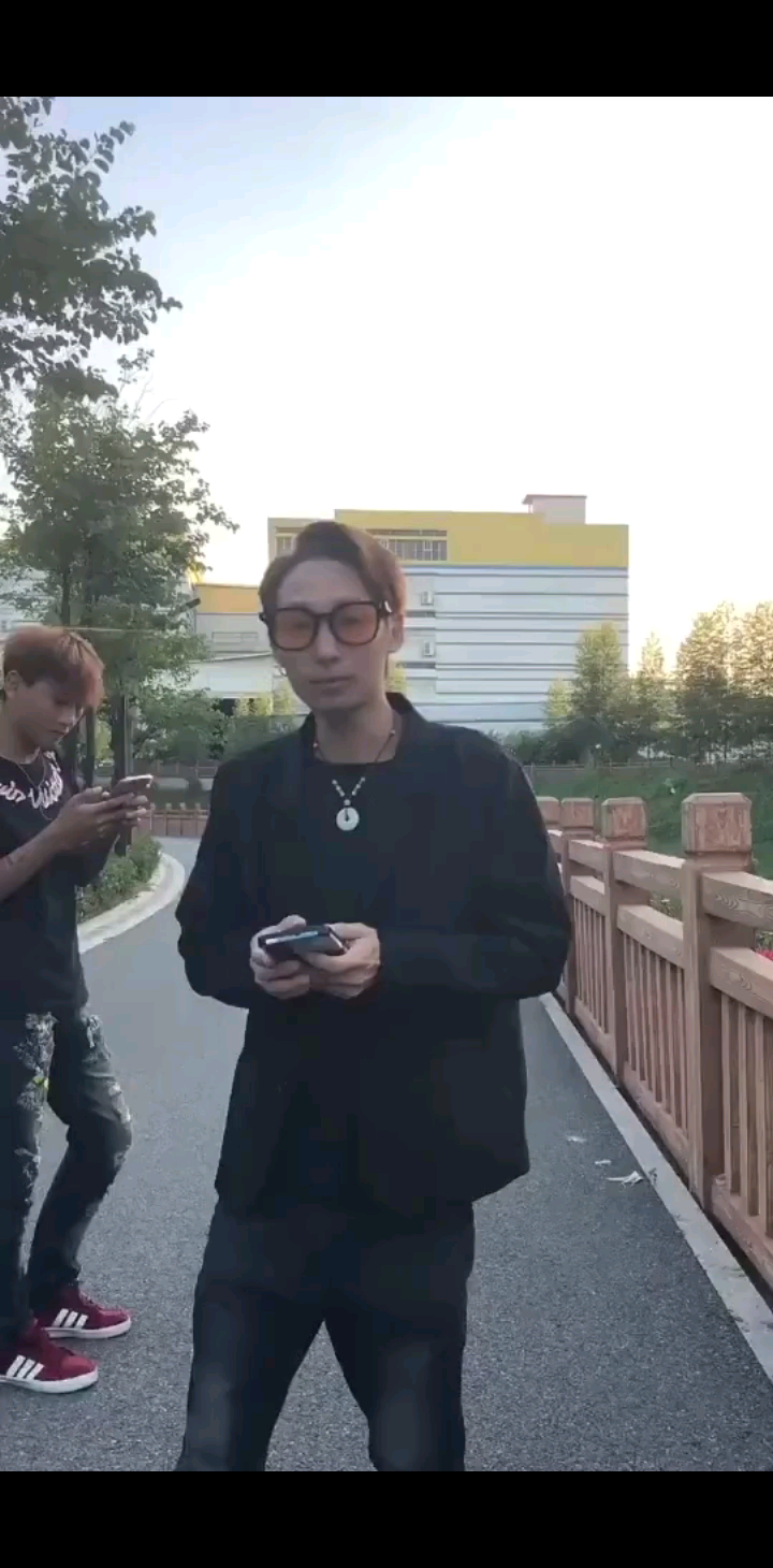 双击评论，双击关注，