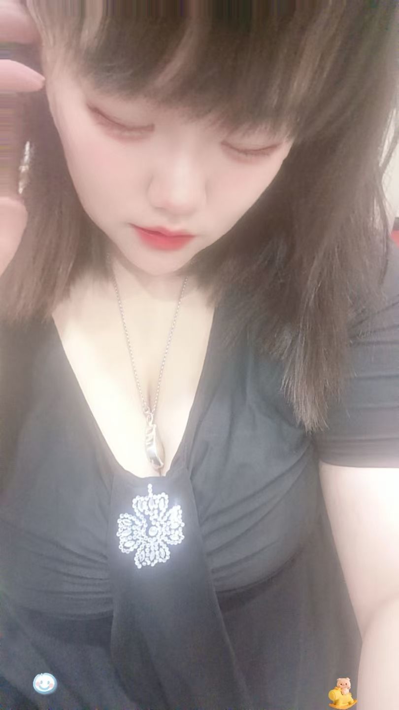 粉黑色主播图片