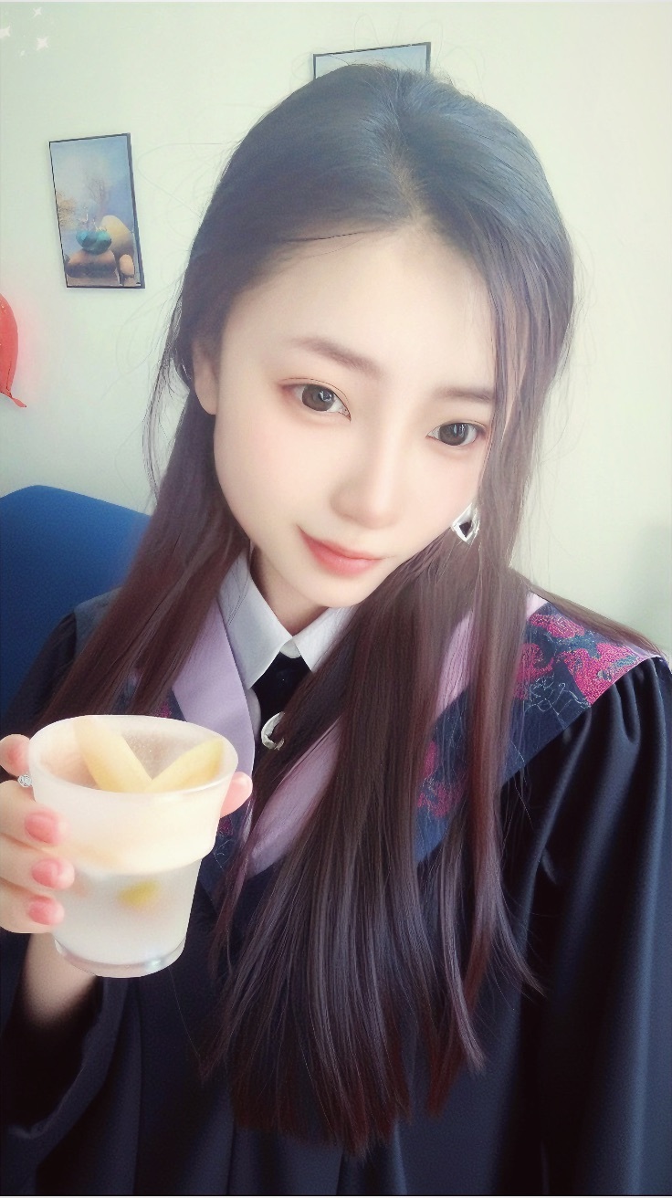 🍼不爱笑累了休息的图片