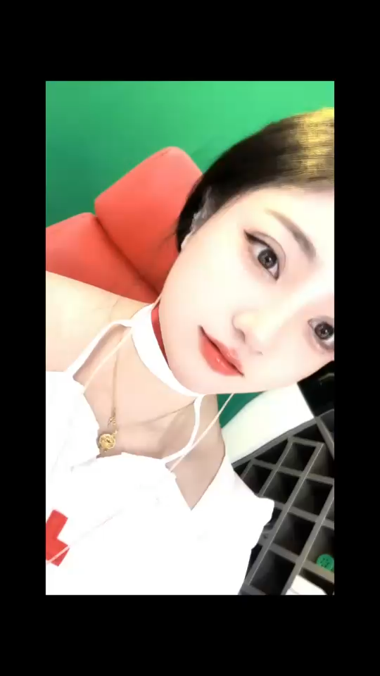 今天晚点播……肚子疼