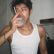 小奕抽烟喝酒烫头头像