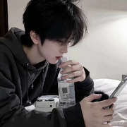 展翅高飞的鹰gg