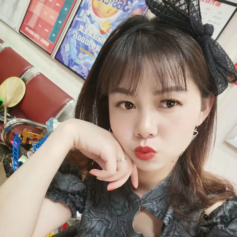 月影小鱼🐠的主播海报