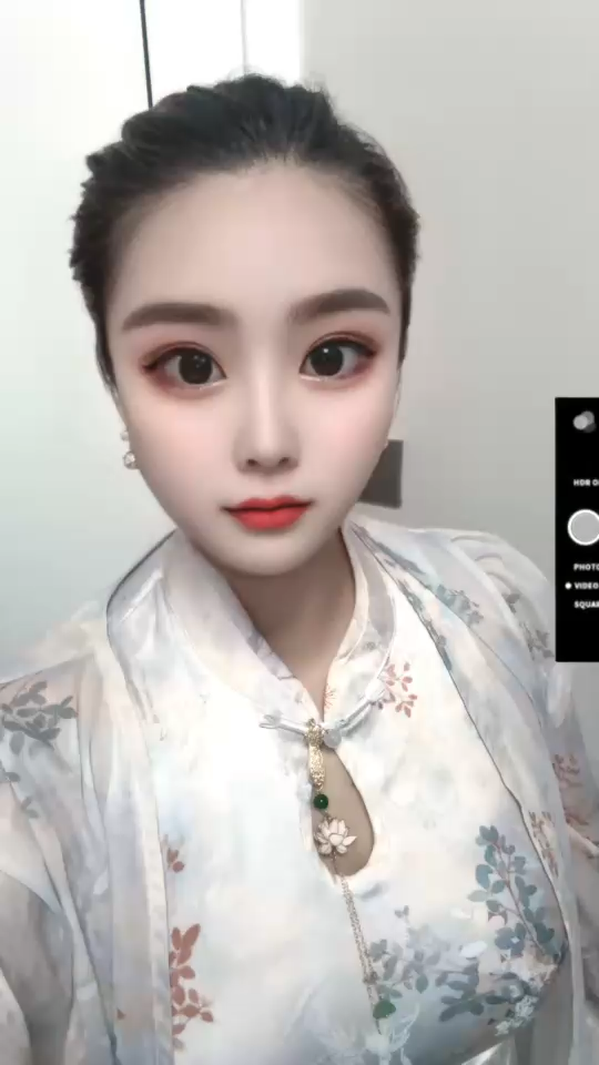 瘦了一点点