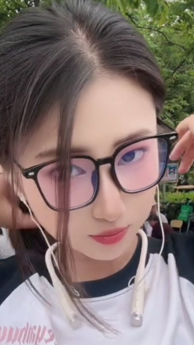 二两桃花醉今生的图片