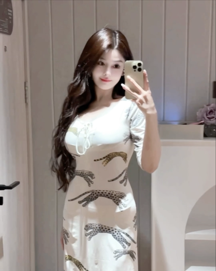 然然💦美女海报