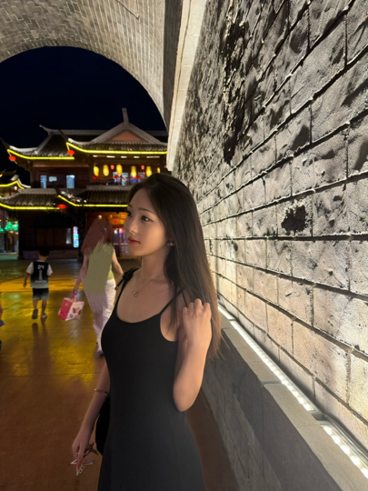 孝真Zzz海报