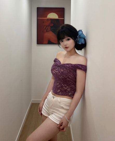 奶一口小葵海报