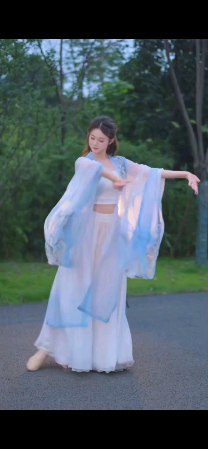一曲轻舞情意长
