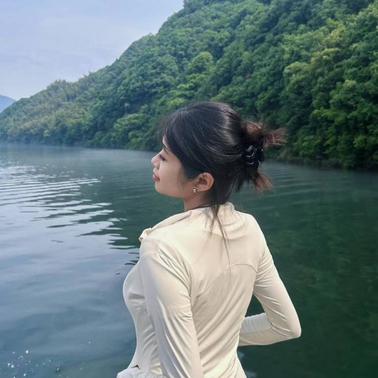梦乃白🎏海报