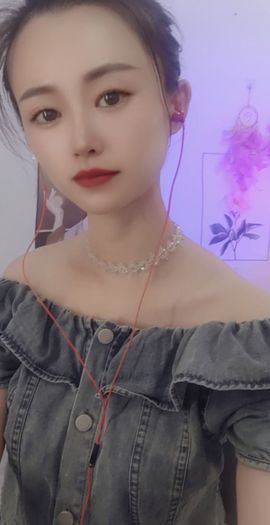 99。唱歌滴主播照片