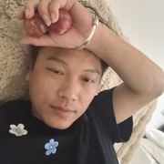 撑伞亦是雨中人头像