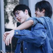 简.白海报