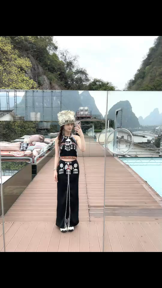 八月，你好