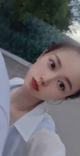 99。唱歌滴主播照片