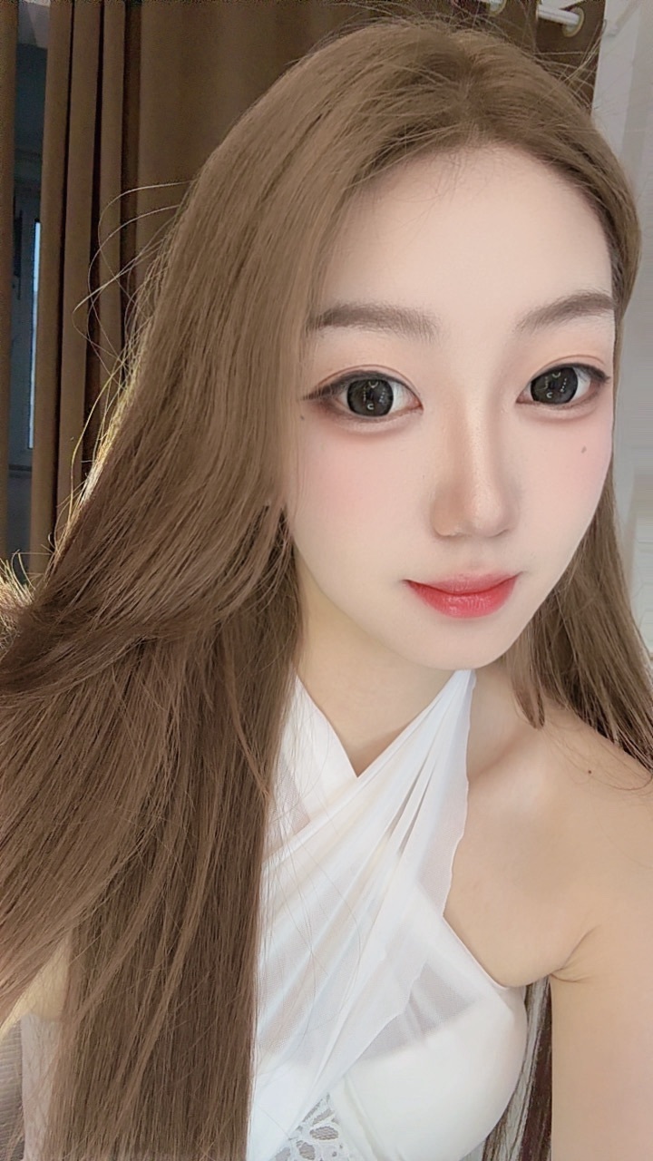 新人其儿的图片